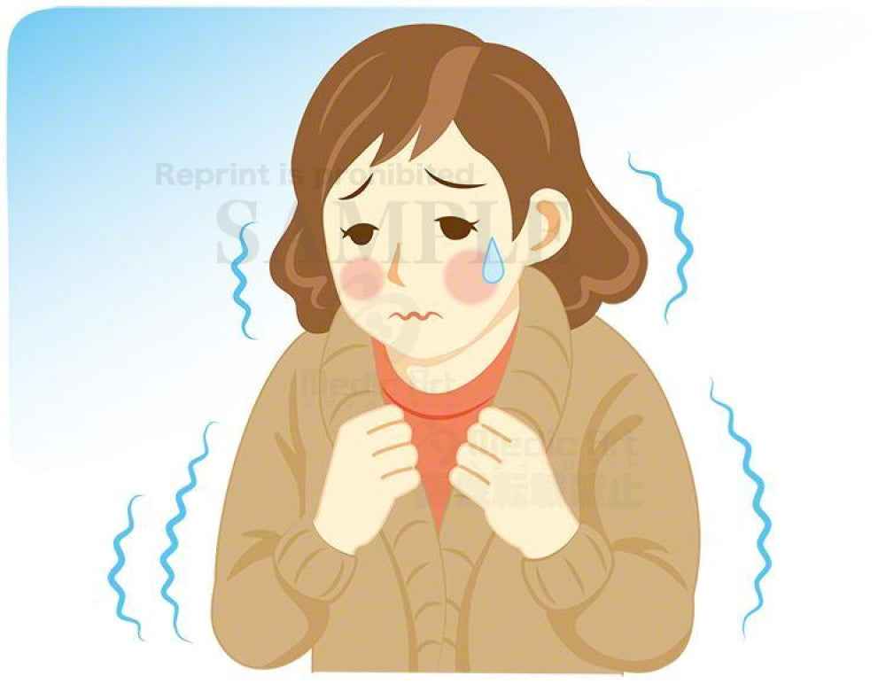 寒気を感じて震えている女性