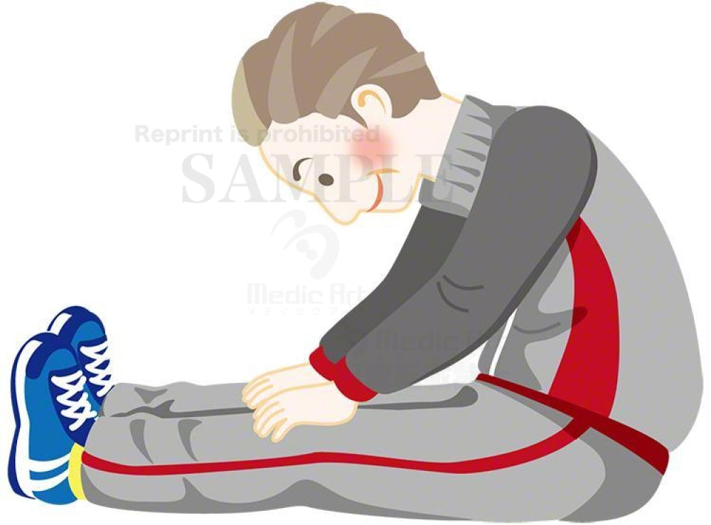 前屈運動をしている年配の男性